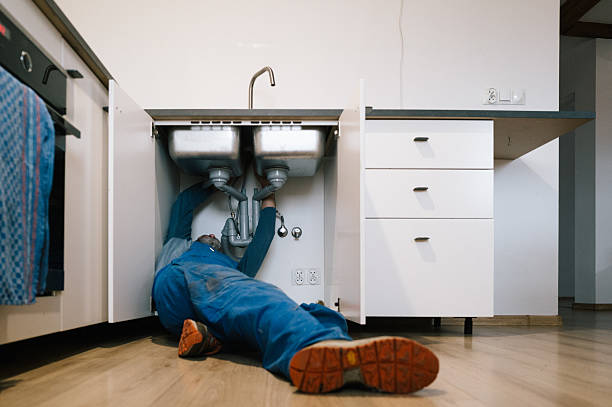 Professional Emergency Plumber technician working in Salisbury, NY